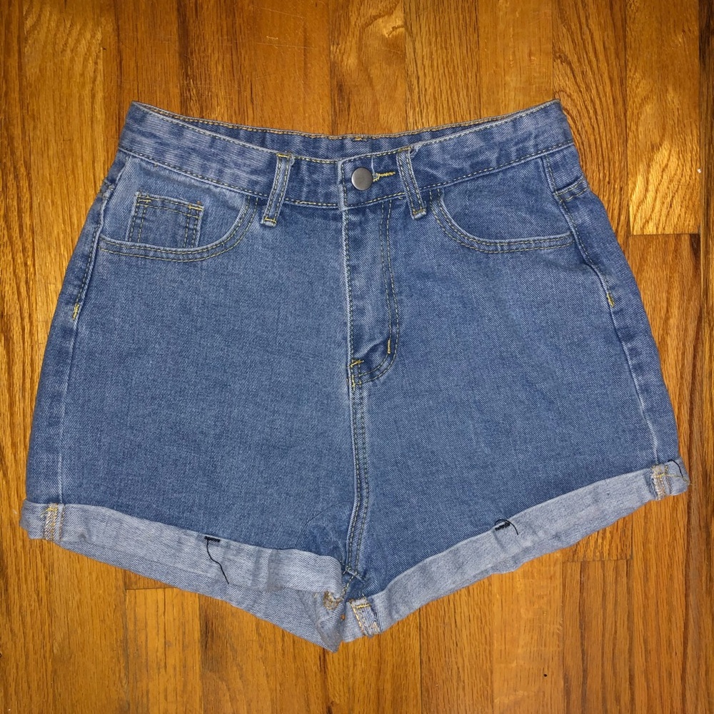 SOLD women’s high waisted jean shorts!